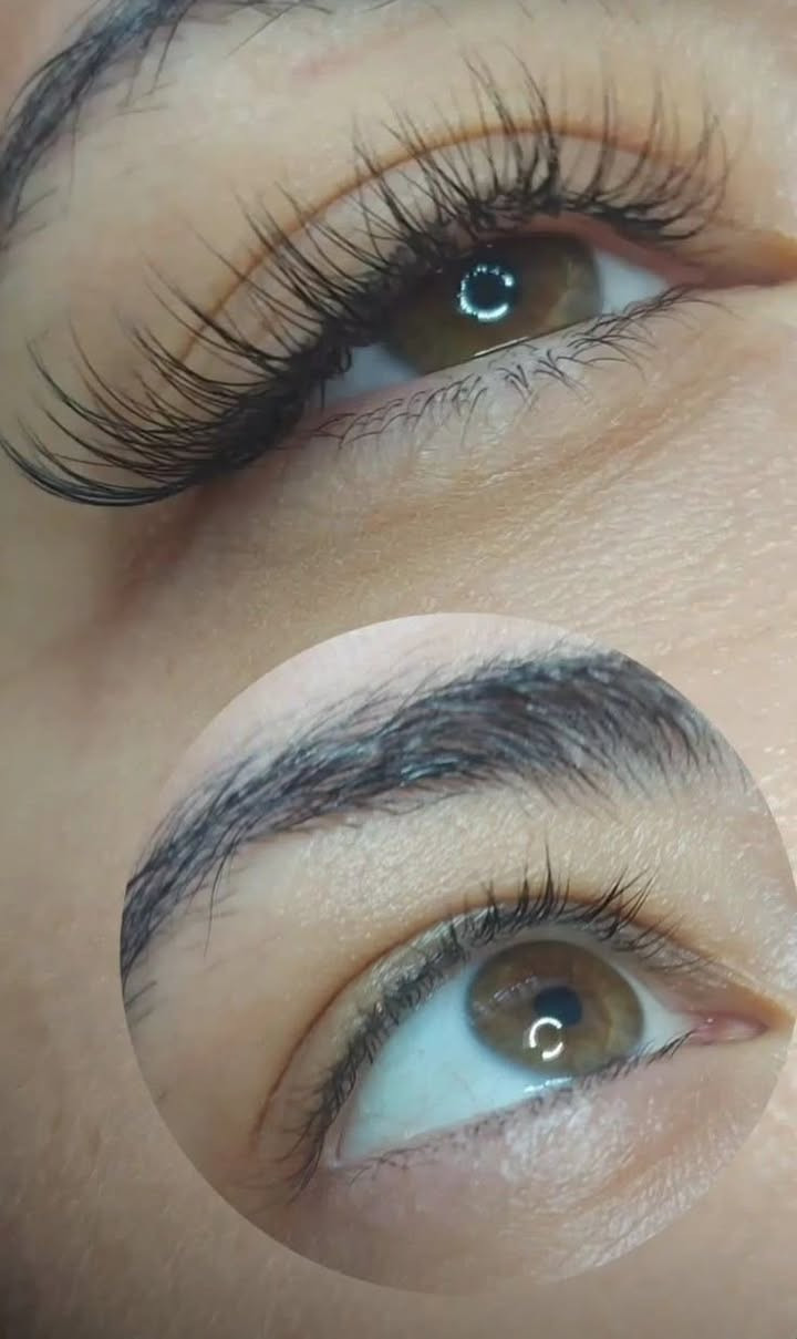 بكج الجمال الملكي - فقط 50 ألف ✨

من صالون ماكيرا أم شمس 💄

يشمل البكج:
1. 💋 تاتو فايبروز تحشا - رسمة طبيعية تدوم
2. 👁️ رموش حسب رسمة عينك - تخلي نظراتك غير
3. ✨ حف وجه كامل - صفاء ونظافة

📍 المكان: الدورة - الصحة - فرع أفران القدس  
⏰ الدوام: يومياً 12 ظهراً - 8:30 مساءً  
📞 للحجز: ***********

⚠️ العرض لفترة محدودة والحجز مسبق
