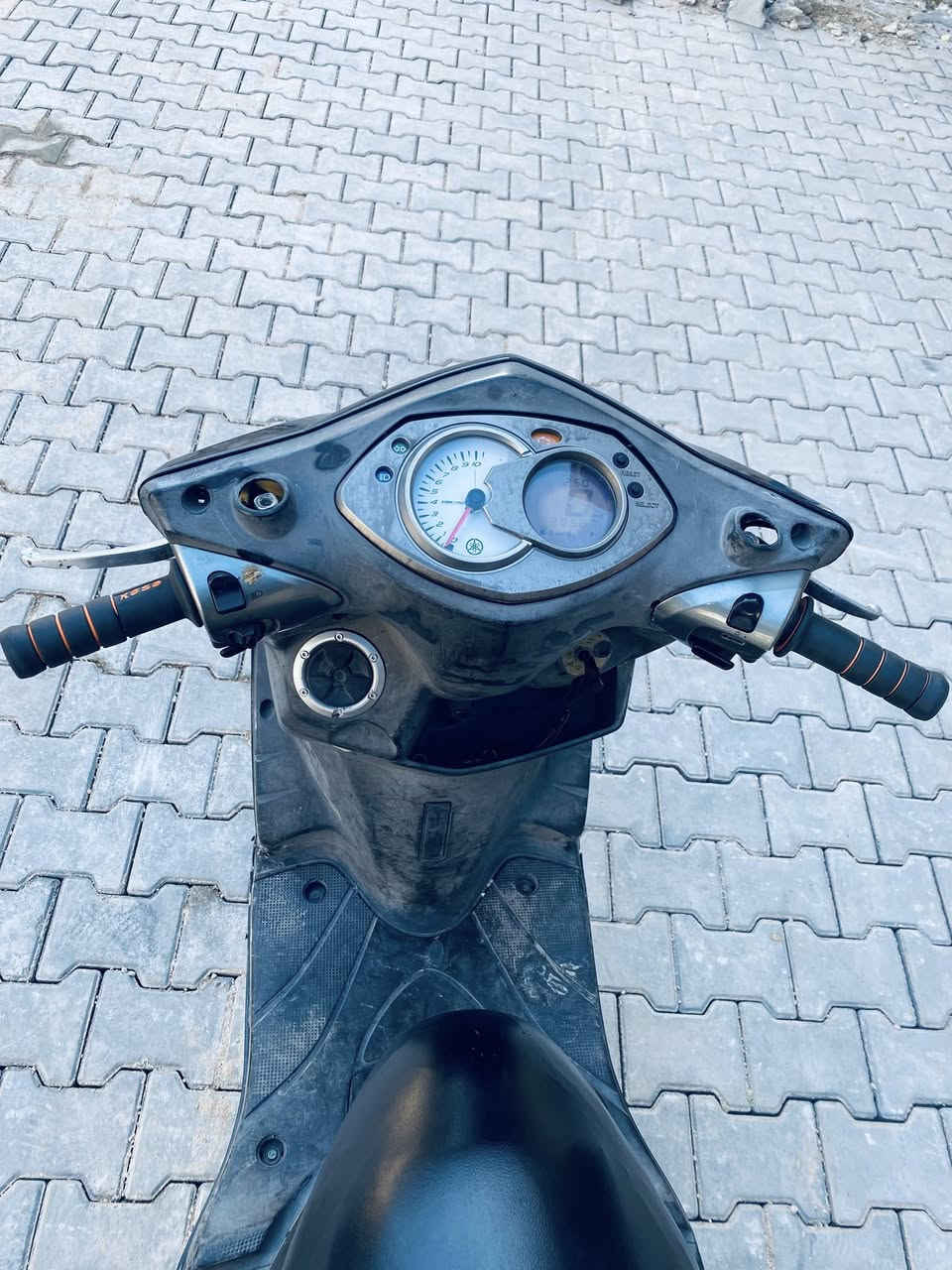 سلام عليكم دراجه سكنس فحل كابريتر الدراجه كامله من كلشي كفرات مختم مكينه نضيفه وبلاديه نكره سلف وهندر كهربائيات كلها شغاله رايدها ب600 وبيها مجال بسيط مكاني بغداد الاعظميه خابر وتدلل ***********
