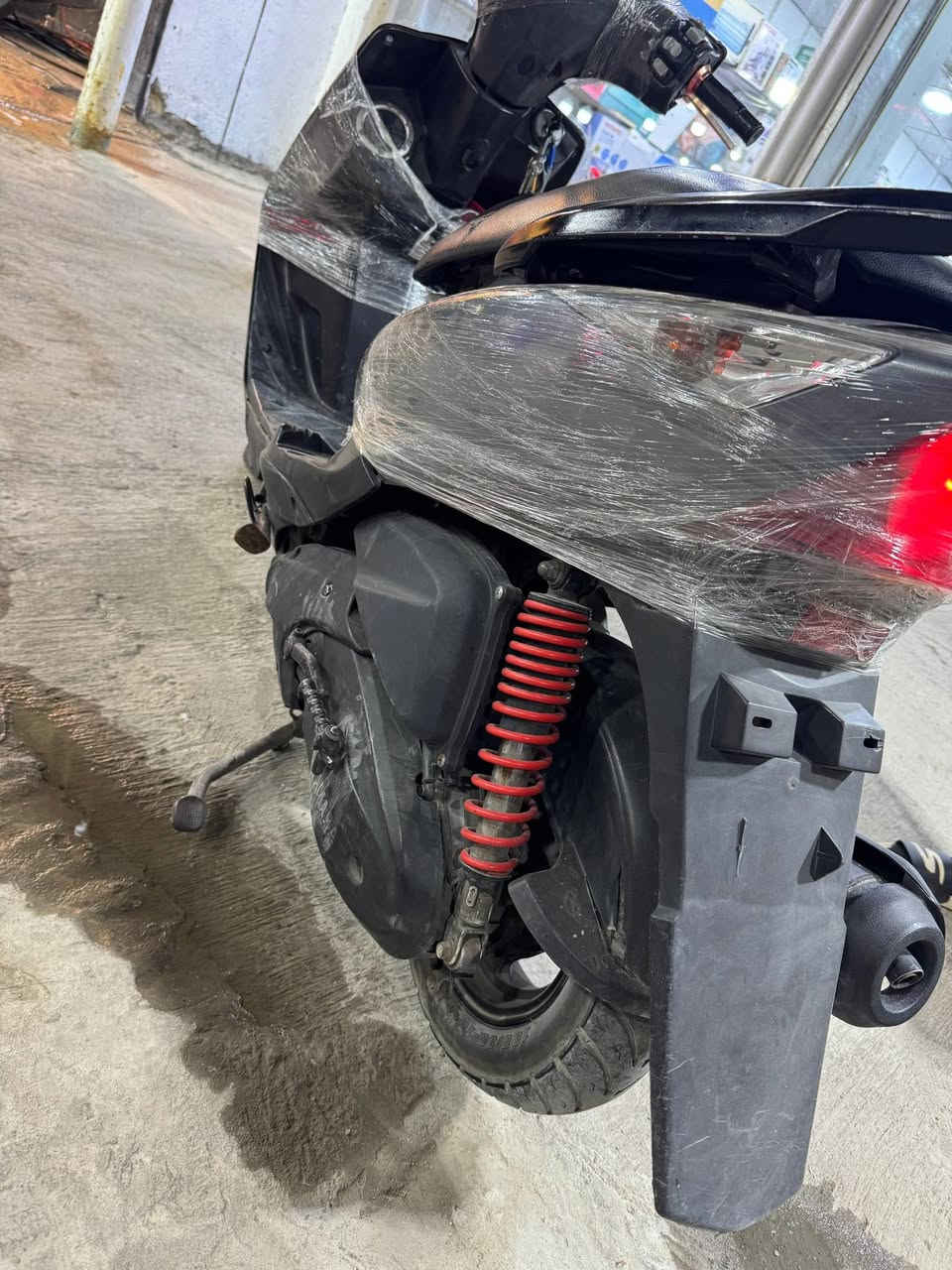 السلام عليكم عندي دراجه للبيع ماكس ثعلب 140 
دراجه كامله بدون نقص مكينه ناعمه 
السعر 400 وبيه مجال حك الجيه 
***********
