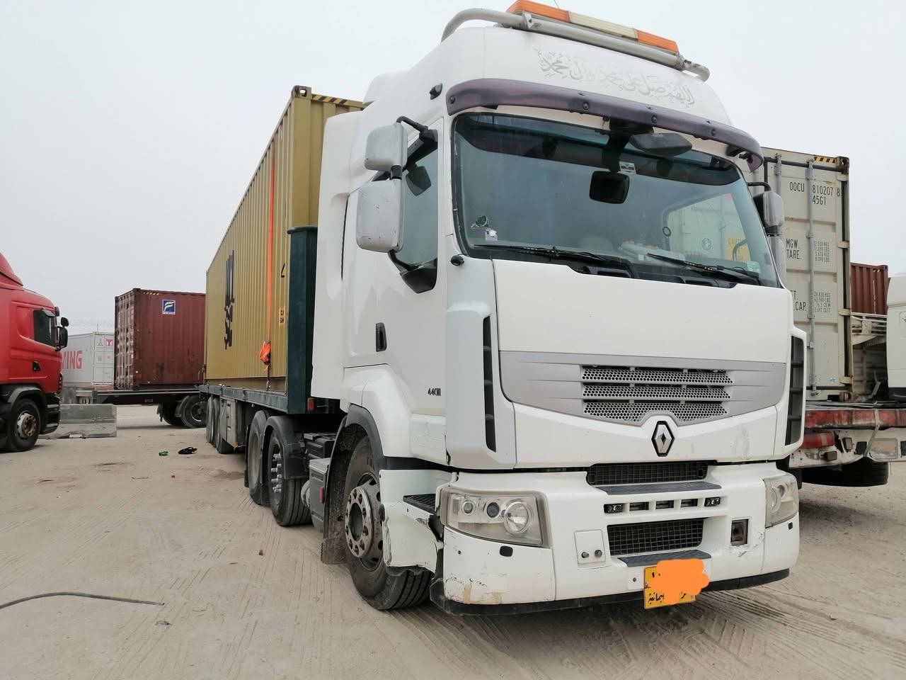 السلام عليكم رينو مشترك 440 موديل ٢٠٠٦ مجموعة فالفو كير اوتوماتيك ١٢ نمره سنكل بلادي حساس جانبي كامره تحكم ستيرن مربوطه فلات جوانب متحركه ابيع بس الراس بدون عربانه ماموجوده مكاني بغداد الكرخ اتصل على الرقم *********** او*********** السعر ١٦٠ ورقه
