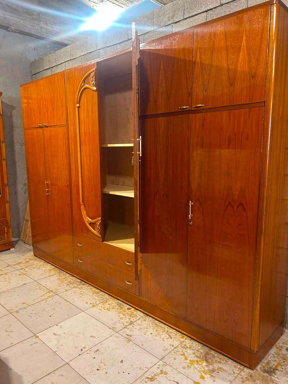 جديدنا 👍🏻🔥غرفه للبيع ⭕️⭕️
6 باب ملحق 🚪صاج موديل كلاسك نقش ظهر الكنتور چمبر شغل توصي ثقيل تكمه⚜️
للاستفسار الاتصال على الارقام 
اسيا 📞(***********)
كورك📞  (***********)
عنواننا موصل 

حي الحدباء سايدين الصديق معرض عمار ابو حمزه قرب كماليات سند ⭕️⭕️

مستعدون لشراء غرف النوم والكناتير الصاج
