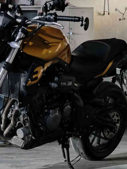 السلام عليكم دراجه نوع بطح بنلي مكينه 302cc
السرعة القصوى 180Km 
موديل 22
رقم وسنويه ب اسمي تحويل ثاني يوم
ماشيه 14000km وقابل للزيادة
للأستفسار الاتصال على الرقم *********** .
