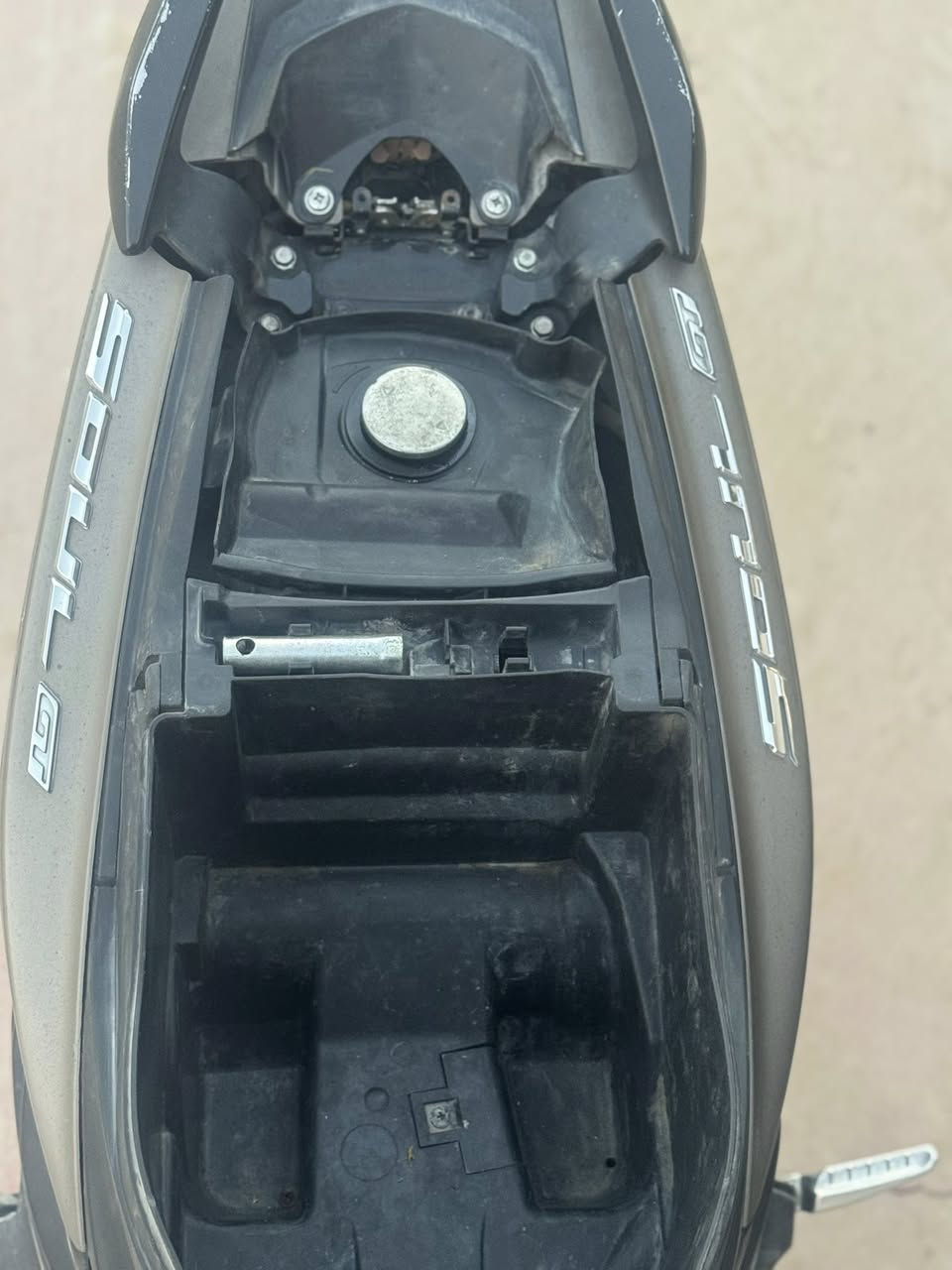 ياماها نيو GT .125
موديل 2017
اللون: رمادي/أسود مطفي
نوع المحرك: 125 سي سي
ومصابيح أمامية LED
نظام ايكو إقتصادي بانزين
بيها بس كلجات أو خرز فقط
سعر قفل مال بيع مليون
دراجه حلوه ونظيفه ما نقصها اي شي تجي تفحص وتكلب على راحتك وأخذها وين متريد
*********** ما متواجد على الفيس خابر وتدلل
