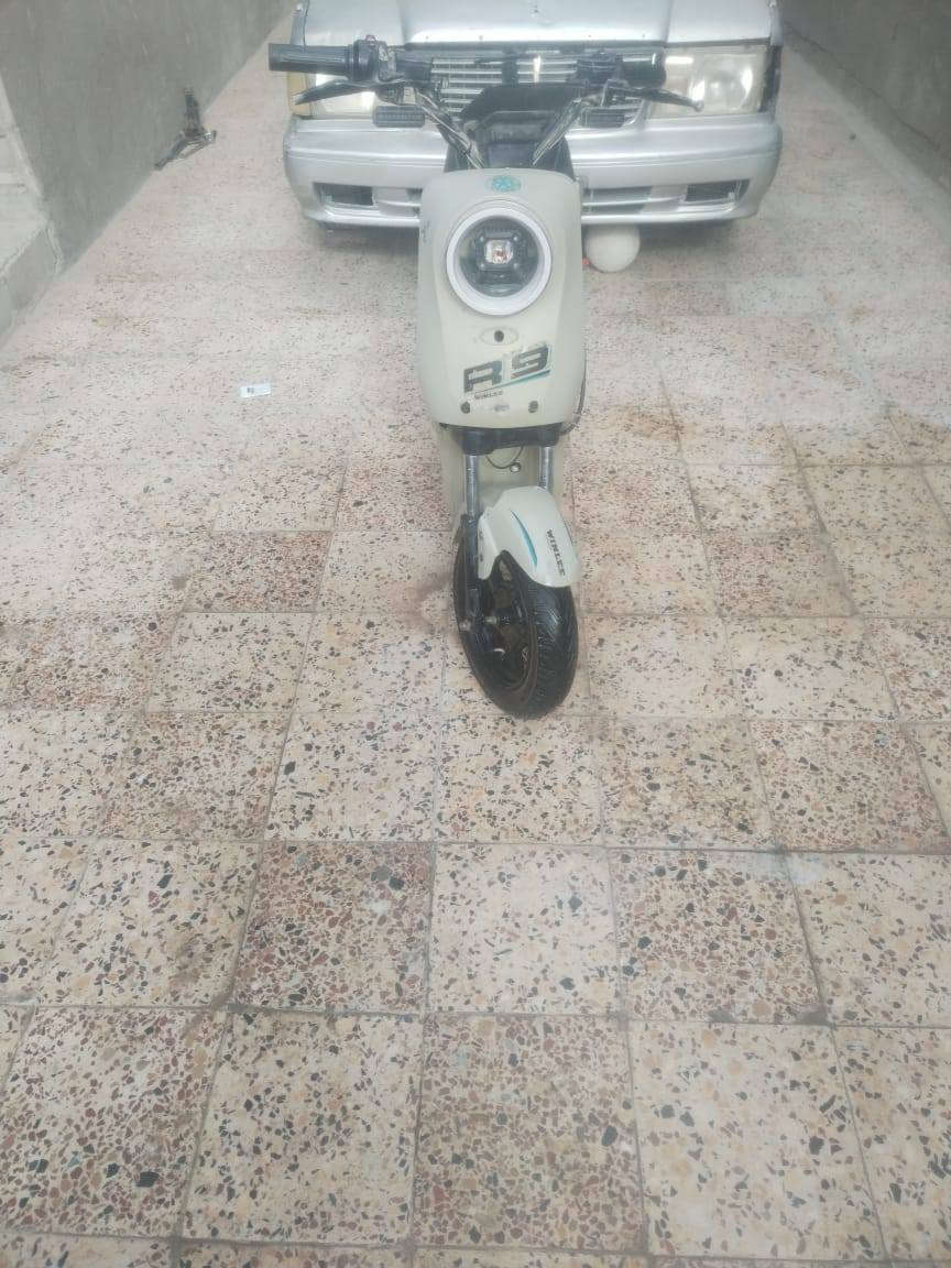 دراجه شحن للبيع شغاله ونضيفه بطاريه جديده سعر 300 مكاني زبير‏‪0782 264 5332‬‏
