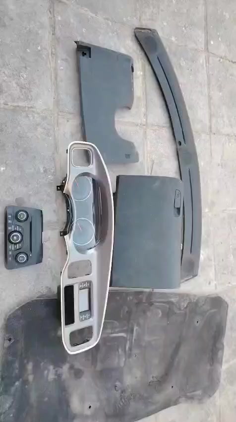 السلام عليكم عظمة دشبول جارجر 14 فول مواصفات كامله هيه وضفيرتها وايرباك
ستيرن هوه وشريط كامل 
بطانه مال بنيد 
ساعة مال دشبول كامله + سيدي وشاشة وجه تبريد 
ملاحظه ابيعهن كلهن قيم وأخذ 
مكان ناصريه ‏‪***********‬‏
