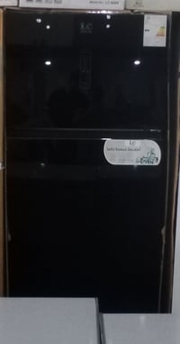 ثلاجه 𝗟𝗖 للبيع  جديده ممشتغله بعده 07829813306