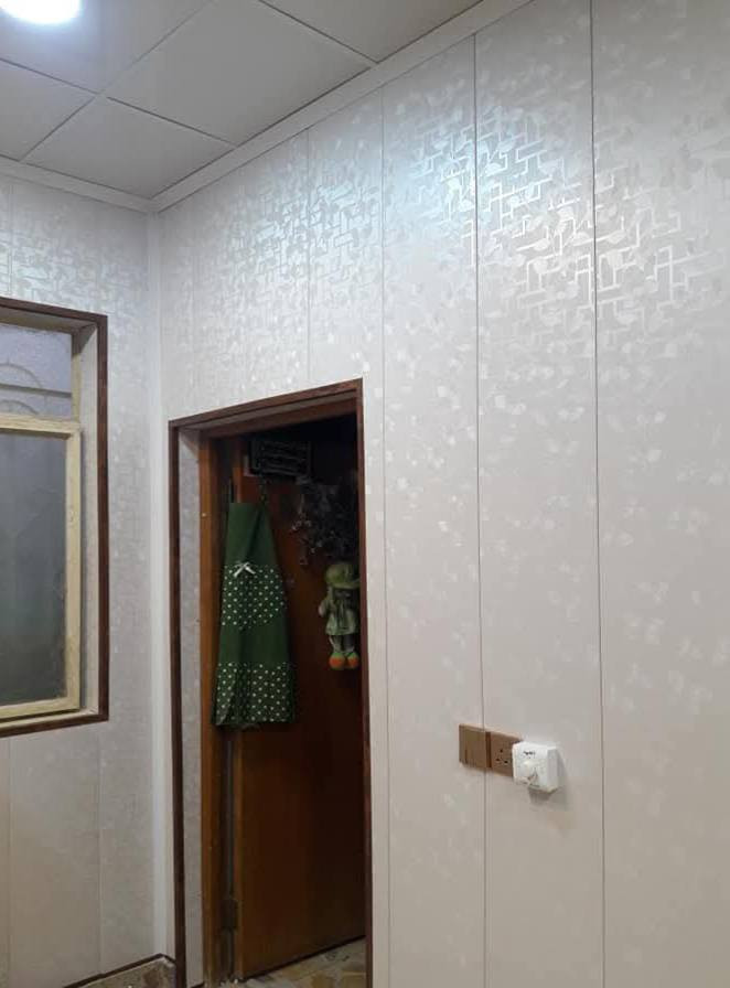 مستعدون لعمل تغليف الجدران 
عمل المتر بــ 2 / ***********
