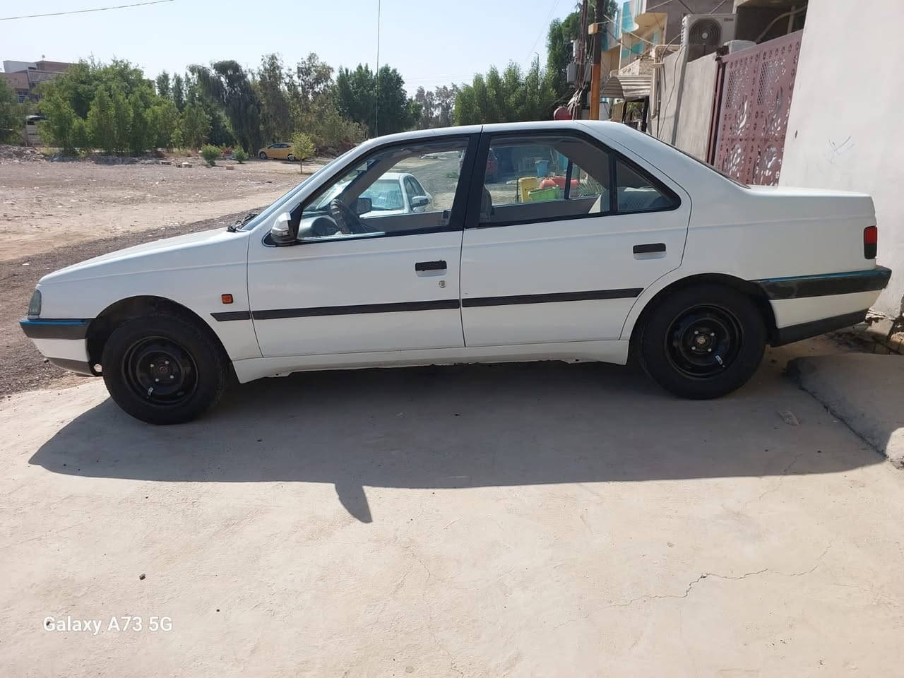 بيجو جي ال اس موديل ((2009))
باسمي رقم بغداد انكليزي ((دولي))
سياره خير من الله لا ضربه ولا صبغ 
فقط تكحيلات بدون معجون او شي آخر 
سياره قبل سبوع بدلت بيها كير جديد للأمانه لا جفت ولاصلحت بدلت فقط. 
بيه اول ما شغل صوت بالمكينه وبعدين يروح
للأمانه هاي نواقصه فقط 
تخم تاير جديد باتري جديد 
تبريد تئدفه شغال سياره خير من الله 
شاشه بيها 
نقصها فقط جامه باب الوره السايق فقط انكسرت
سعرها (((٣٥)))  وبيها مجال بسيط حك الجيه 
مكان السياره بغداد قضاء المحمودية 
اتصل او راسل ***********
