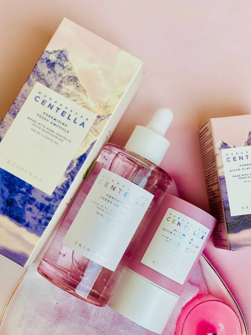 ✨🌿 عرض سانتيلا الأصلي من SKIN1004 🌿✨
سر البشرة الهادية والصافية 😌💙

البوكس يحتوي على:
💧 سيروم سانتيلا – يهدئ البشرة ويخفف الاحمرار
🫧 ماسك الطين سانتيلا – ينظف المسام بعمق ويقلل الدهون
🌿 خلاصة سانتيلا من مدغشقر لتهدئة وترميم البشرة

الفوائد:
✅ تهدئة فورية للبشرة الحساسة
✅ تقليل الحبوب والالتهابات
✅ تصغير مظهر المسام
✅ توازن إفراز الدهون
✅ نضارة ولمعة صحية 

سعر العرض 22 الف


**إذا كنت صاحب هذا الإعلان وتريد حذفه لأي سبب، رجاءا أرسل رسالة إلى الدعم الفني**