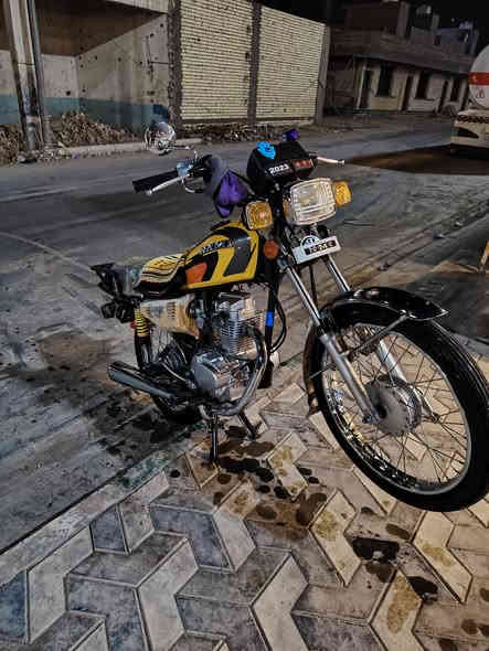 شباب دراجه للبيع شلامجه موديل ٢٣ أوراق شرط الترقيم السعر مليون ٥٠٠ وبيهه مجال شي قليل مكاني واسط عزيزيه وهذا رقمي ***********
