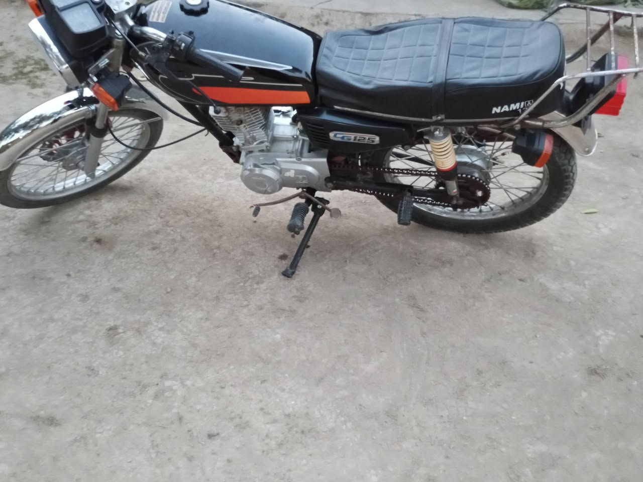 سلام عليكم ورحمة الله وبركاته
للبيع أو المراوس 
نامه امتياز موديل 2023
أوراق كامله 
دراجه حلوه بس سبرنك مال الهندر فالت 
السعر 375 وبيها مجال 
*********** واتساب او اتصال
