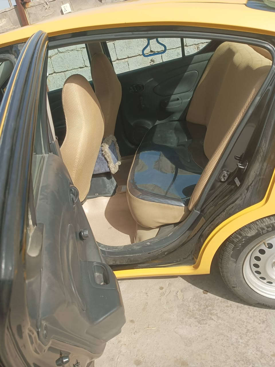 سلام عليكم للبيع نيسان فيرسا امريكي محرك ١٦٠٠ تخم تاير باتري جديد دوشمة جديدة مبدل كير بيهة من شتريتهة بدلت كير سي في تي والله سيارة خير من الله شغل وطلع بدون كلشي سعر ٩٥ وبي مجال لطيبين أو رجأ رجأ لي معاجبة سعر يترك تعليق حلو مثل وجهك الحلو وهاهية مكان بغداد
***********
