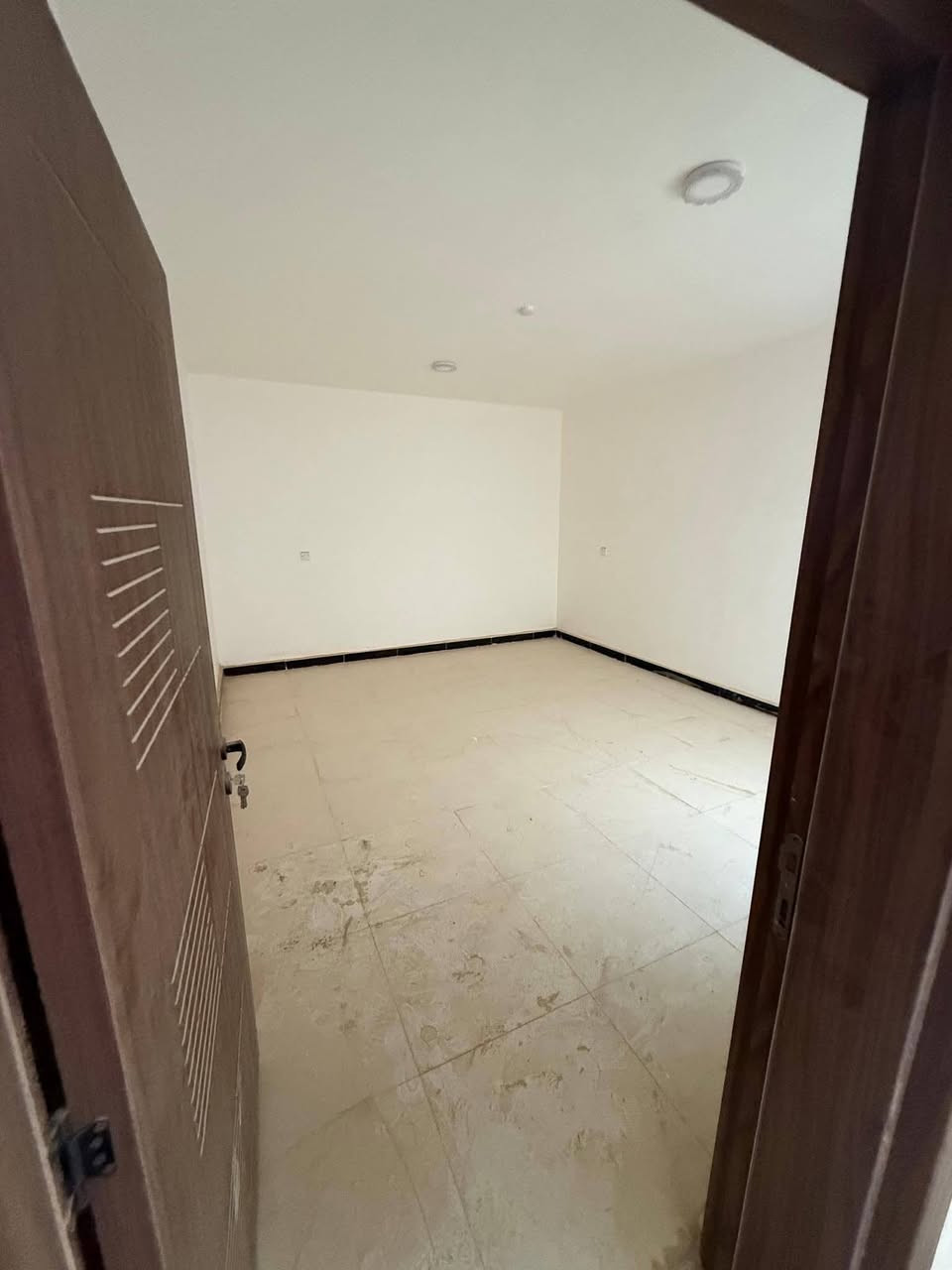 🏡 فرصة استثمارية مميزة للتملك بيت جاهز للسكن في مجمع أبو تراب السكني 🏡
الموقع المتميز:
- مجمع أبو تراب السكني - المرحلة الثانية
- جهة جامعة الكفيل (موقع استراتيجي وحيوي)
- حرف T - بلوك 29

مواصفات البيت:
- مساحة 200 متر - طابق واحد (أبو الصالة)
- الواصل: 77 مليون
- المصرف 90
- تصميم عملي وأنيق
-البيت جاهز للسكن

السعر:
- سعر البيت من الشركة: 125 مليون دينار
- جاهز على التمويل المصرفي (المصرف العراقي)
- فرصة مثالية للتملك بسهولة وبدون تعقيدات

📞 للاستفسار والاتصال: ***********

 #عقارات_النجف #مجمع_أبو_تراب #بيت_للبيع_النجف
