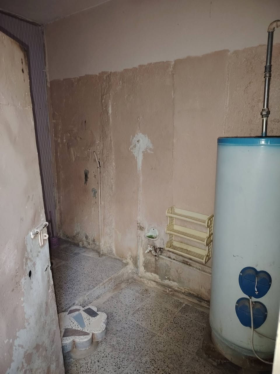 دار للبيع منطقة المنصور مساحة 72 متر يحتوي الدار على غرفتين واستقبال وصحيات الدار ب اسم صاحبة الشرعي السعر ٤٥ الاستفسار ***********
