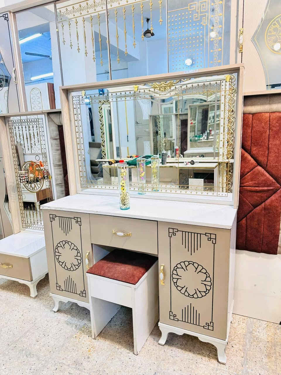 غرفه تركيه للبيع للاستفسار *********** عنوان بغداد
