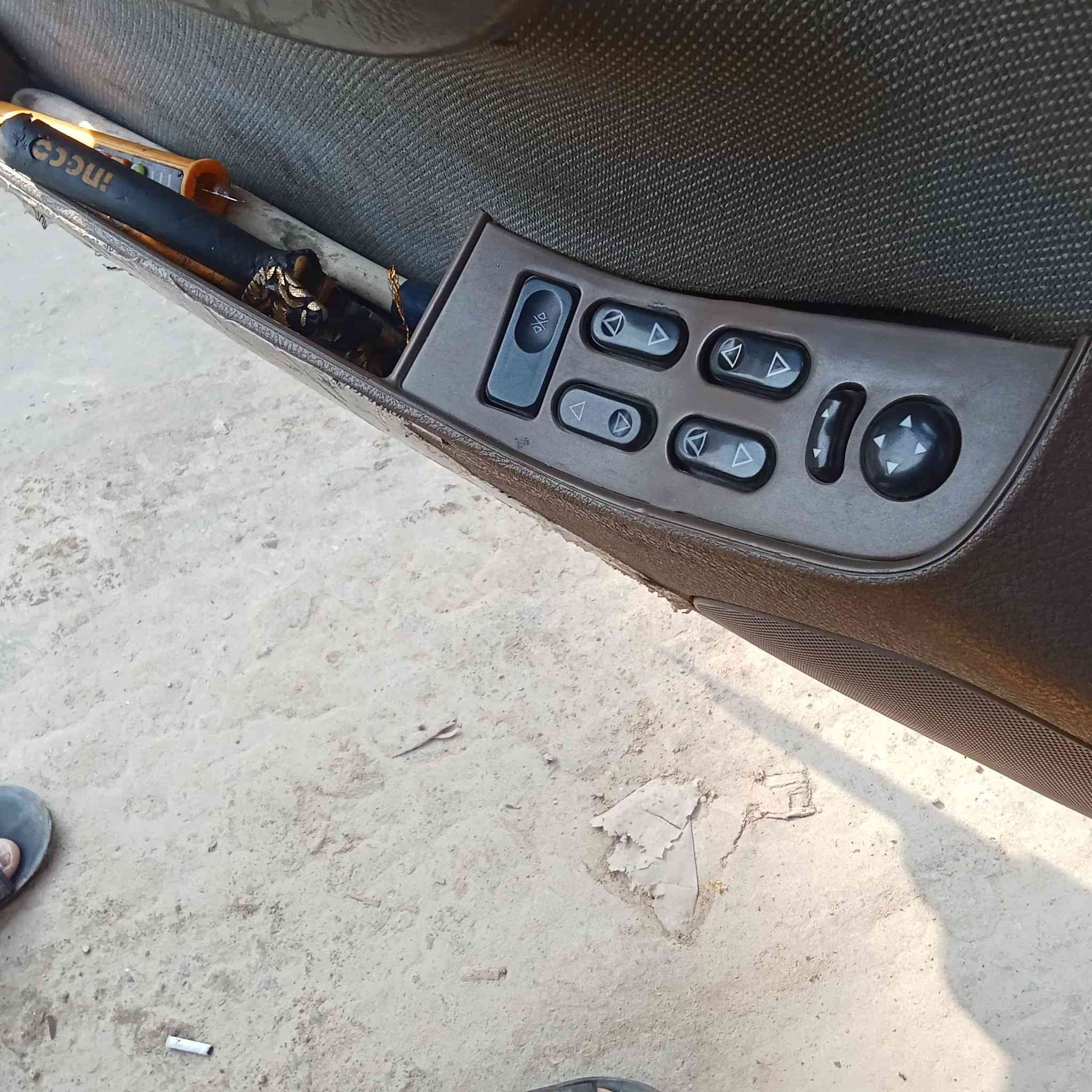 سياره سمندموديل 2012اجرة الرقم بغداد سياره بلاديه على وضع الشركه فقط اجاملغ الايمن مالت السايق مبدل بيه خياس شي قليل وبيه طخات بسيطه مكينه وكير جديد تخم تاير وباتري جديد بس تبريد نقص بي كمبريسر السعر 35 البيع أو مراوس اوتماتيك رقم موبايل ***********
