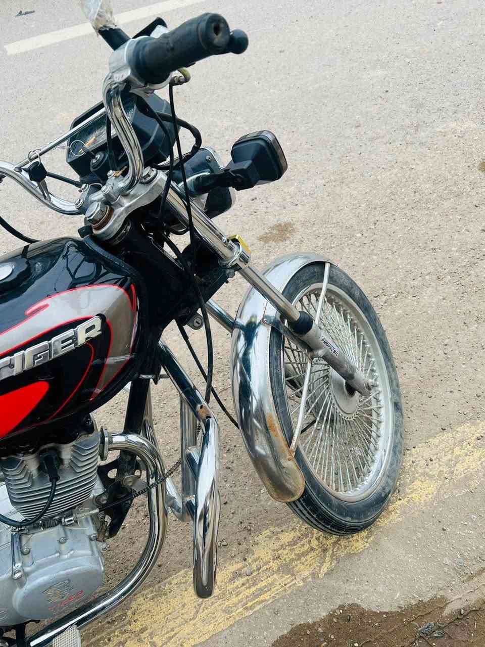 دراجه ايراني 4كير فول نضافه كهربائبات شعفاله
400بي مجال عنوان ضلوعيه ***********
