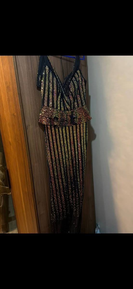 فساتين للبيع من دفاين ماخذتهم لبسه وحده لابستهم والفسفوري ابد مملبوس


**إذا كنت صاحب هذا الإعلان وتريد حذفه لأي سبب، رجاءا أرسل رسالة إلى الدعم الفني**