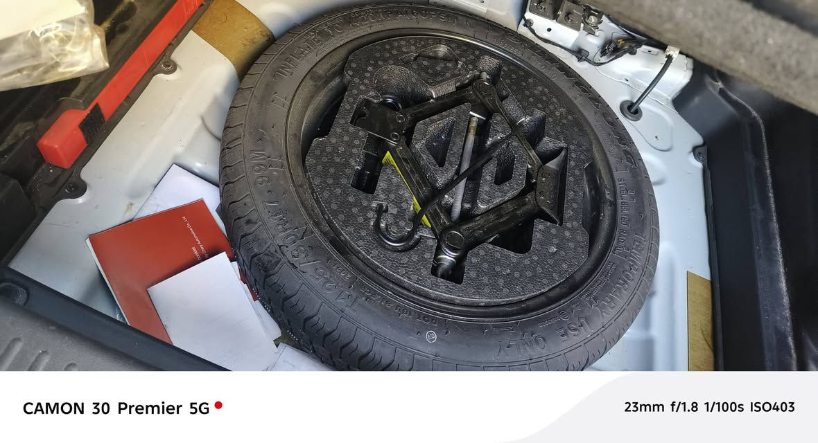 تيكو 7برو فول1/1 كفالة عامة بعدها بالضمان من شركة السراب
شيري تيكو 7 برو للبيع
!!️ مرقم بغداد !!️باسمي حره

اليكم التفاصيل الآتية:

 خليجي 
 الموديل 2022
 سعة المحرك 1,5L 
 مرتبط بناقل حركة أوتوماتيكي 
 عدد AIR BAG 6 !!️
 حساسات أمامية 
 حساسات خلفية
 لايت زينون + LED
 كشافات 
 بك لايت LED 
 حجم الاطار 235/60R18 
 ويل كب 18!!️
 فتح الصندوق كهرباء 
 بانوراما !!️
 اريل نفكيتر 
 هاند بريك بصمة 
 مفتاح التشغيل بصمة 
 دشبول شاشة 
 شاشة 
 كاميرا دوارة
 4 كاميرات °360
 المقاعد جلد  
 حركة مقعد السائق كهرباء 
 المودات والأوامر الصوتية
 مثبت السرعة Cruise 
 أوضاع القيادة  Drive Mode
 فحص أنظمة السيارة 
 مقود جلد حياكة رياضي 
 حساسات ضغط اطارات
 تبريد شاشة مناخين منفصلين 
 قطعتين تبريد 
 أوضاع القيادة DRIVE MODE 
 ا ABS  
 أوتو هولد 
ا ISOFIX  ايزو فكس
 نظام مانع الانزلاق
 تتسع المقصورة الداخلية ل 5 راكب 
 اشارة في المرايا الجانبية قابلة للطي 
 مخرج منفذ الطاقة 
 شاحن هاتف Wireless 
 ا  Bluetooth / USB

السيارة نظيفة جدا بيه شخط بالدعامية منزلة بالصور ورصعة بالصندوك فقط 
مبدل تخم تايرات سيارة كاملة مكملة تجي توشفه وبيك خير ودلل 
سعره 153 ورقة ومجاله جدا بسيط 
رقم الهاتف ***********
