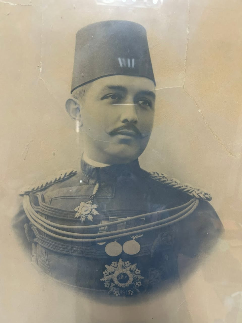 صوره الخديوي عباس حلمي الثاني
المعروف ايضاً بعباس حلمي باشا
خديوي مصر والسودان 
تصور المصور چي هي مان 
وهو مصور البلاط الملكي في الحقبه الزمانية لتلك الفتره

للعرض وتذوق عبق التاريخ


**إذا كنت صاحب هذا الإعلان وتريد حذفه لأي سبب، رجاءا أرسل رسالة إلى الدعم الفني**