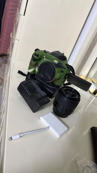 كامره nekon5200 نضافه ٩٥% جديده بمعنى الكلمه وياه زوم سكما ٥٥/٧٠ ملحقا...