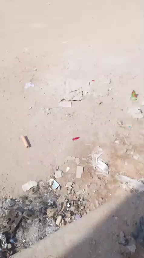 بيت ١٠٠ متر للبيع قريب ع أسواق جدو حي الكوفة الاتصال ***********
