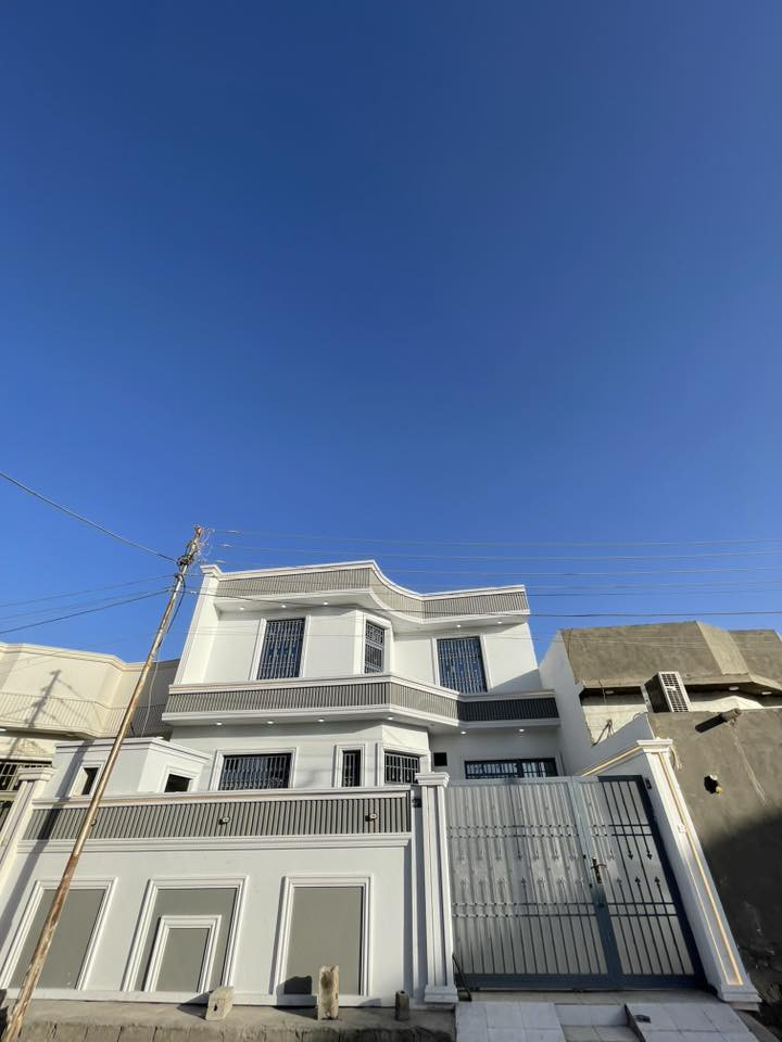 بيت للبيع 🏡طابقين( سعر مناسب)ابو البيت شويه مسعجل على بيعه مالته 🏡
***********
 سعر مناسب لا يفوتكم 
المساحه200متر متوفر بيعه جميع الخدمات
ماء كهرباء تبليط ولبيت على شارع نفسه مو فرعي 
طابقين 4غرف صاله عدد2  استقبال مطبخ  مجمع صحيات داخليه او خارجيه حديقه كراج كبير مناور موقعه حلو التنومه الصالحيه قرب مدرسه ريف الزاهر
على شارع 10متر 
سعر مناسب اتصل او راسلني بيت جديد 
👇لايفوتكم 👇
