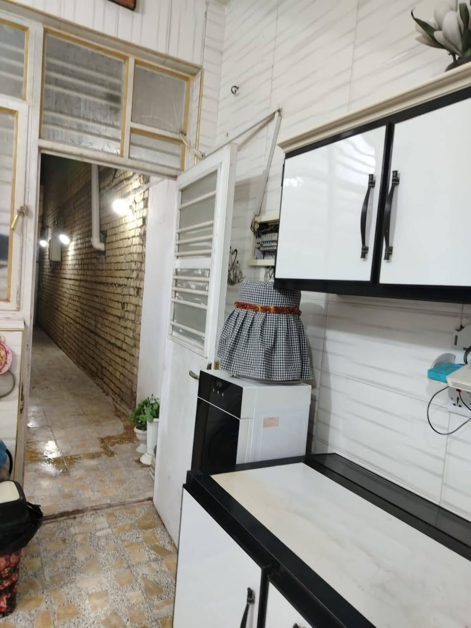 سلام عليكم/ للبيع /قطاع الثالث 
خلفيه 80 متر بناء جديد سنه 2022
تحتوي 👇
1- غرفه 2
2- حولي مطبخ مشترك 
3- منور أمامي 
4- منور خلفي
5- حمام توليت مشترك 
6- بيتونه كبيره 

وتساب موجود  ***********
