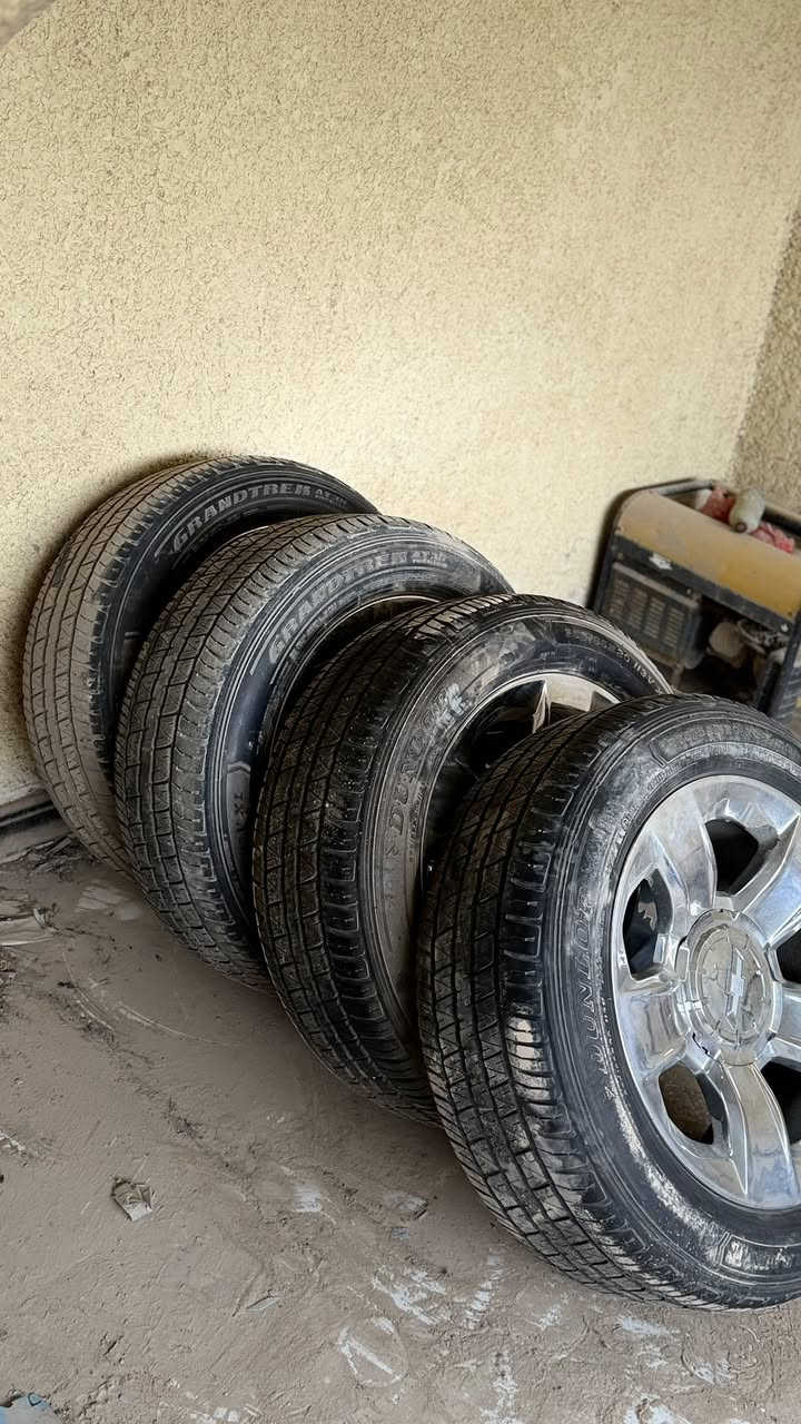 السلام عليكم  للبيع تخم ويل مع تخم تاير برجستون حجم 20 جدد السعر 500 دولار عنوان بصره ***********
