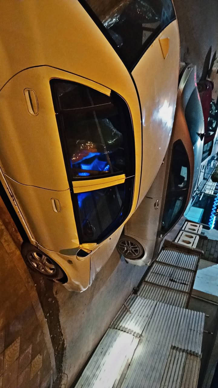 سيكي 2013
مكينه وكير شرط 
طخم جديد 
دشبول كلو شغال 
جامات كهرباء 
وايرامنيا كلها شغالها 
ستيرن بور 
صبغ عام بدون حادث 
رقم دوالي نجف تتحول بل موصل 
هزه جديده 
سعر 34

***********
***********
