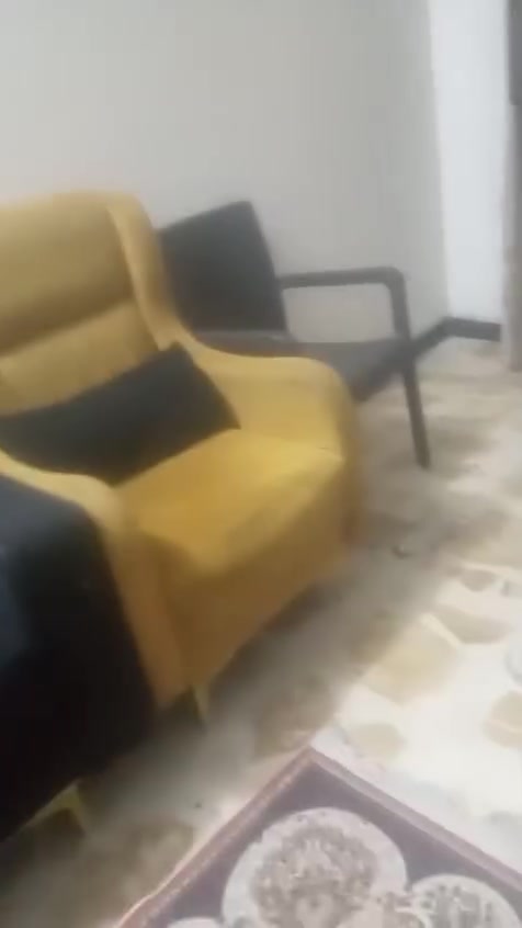 سلام عليكم اغراض بيت مستعمله ب300 للاتصال على الرقم ***********
