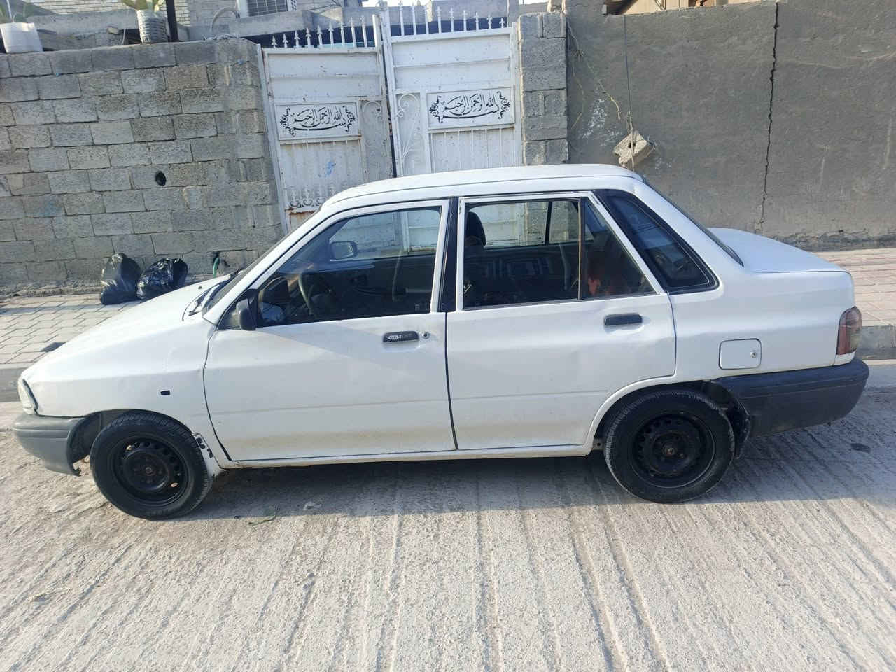 السلام عليكم سايبه للبيع 2009سياره خير من الله سنويه غير صاقطه مكاني واسط صويره تواصل *********** سعر 25 وبيهه مجال قليل
