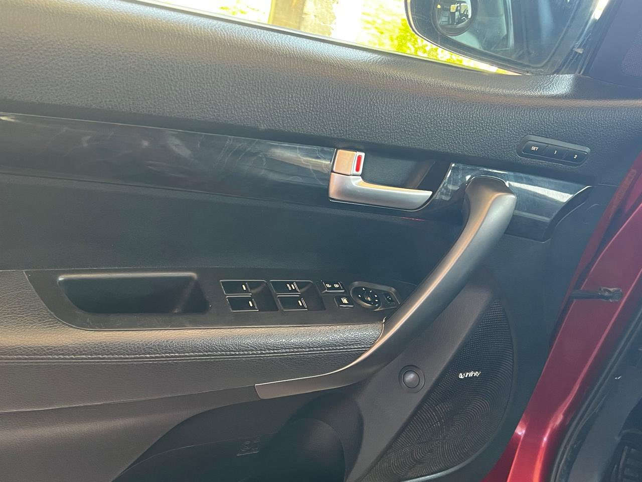 السلام عليكم سورنتو موديل 2014 رقم بغداد ب اسمي السياره جديده بمعنى الكلمه فول مواصفات اعلى فئه بسورنتو 
حادثها حافت البنيد بدون اي دواخل مكاني بابل المسيب  قرب الفراشه رقمي ‭0771 176 3525‬
