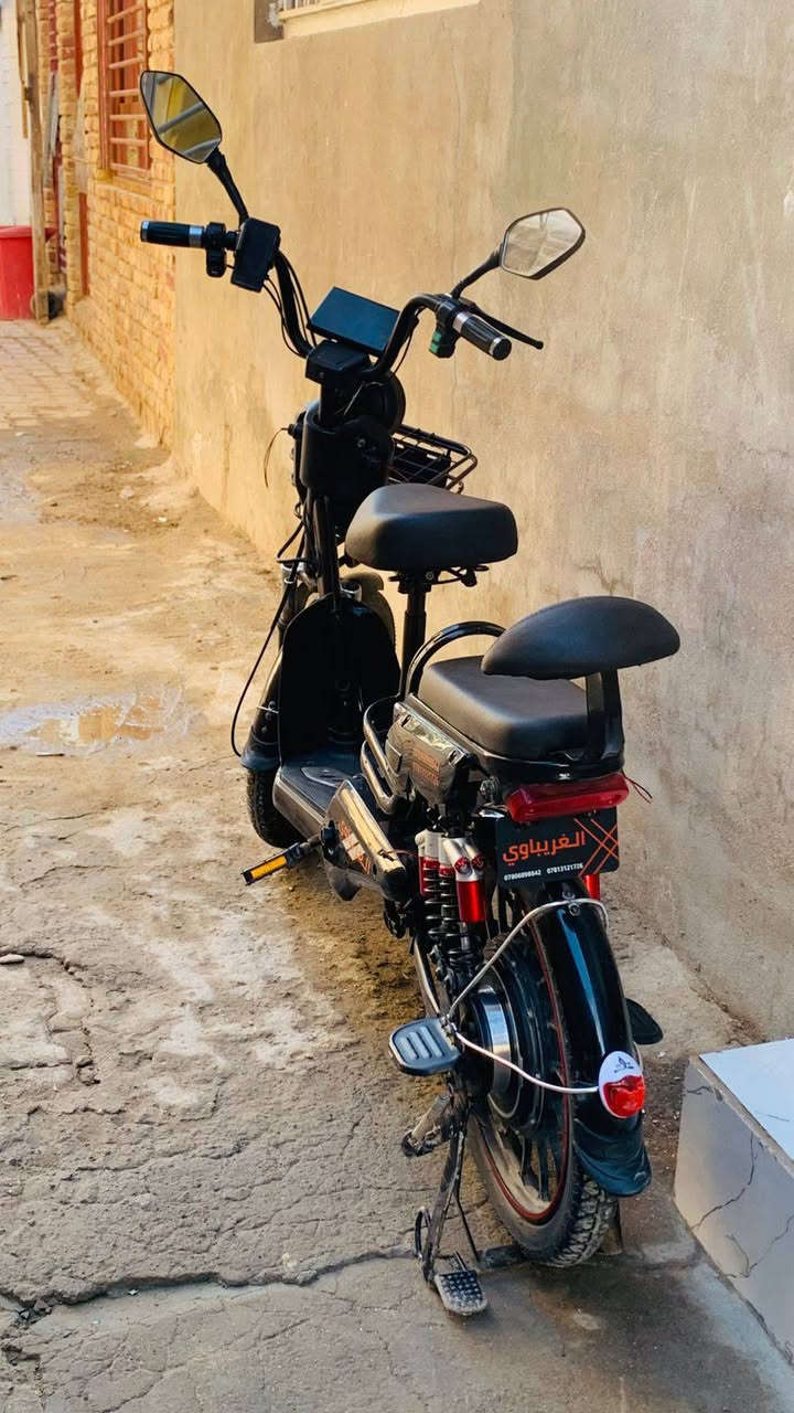 سلام عليكم دراجه شحن حجم (20)
المواصفات: الكهربائيات كلها شغاله  لايت عالي ناصي السرعة (88) حقيقي بس بلشاشه 90: كلشي شغال أربع بطاريات ستان خلفي فقط بيها حساس تثبيت السرعة أربع سرعات ملف الفين(2000)
ما بيها اي عطلات بصمات وسويج تشتغل 
انطيك وياها الشاحنه اصليه ..السعرر(500) بيها مجال  للشراي للتواصل على الدراجه هاذه الرقم (***********)#
