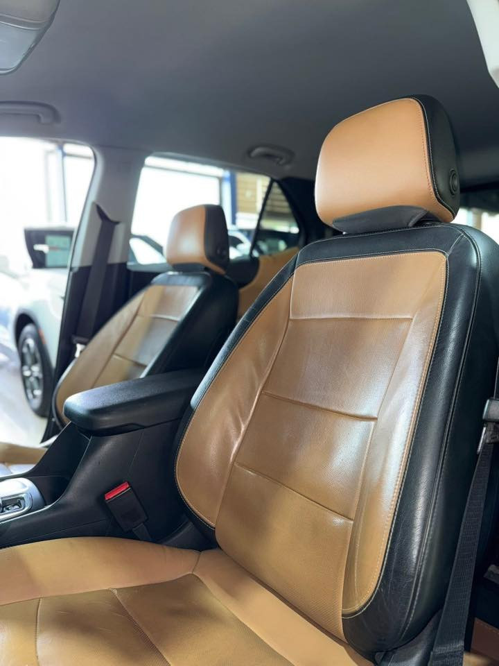 #المركبة : شيفرولية ايكونكس فئة LT موديل 2022
#الضرر :طخة خفيفة في مقدمة البنيد فقط 
#الرقم : مرقم اربيل الرقم الحديث ( تحويل او وكالة )

#المواصفات :
▪️السيارة : #شوفرليت #ايكونكس لون اسود
▪️الموديل : 2022
▪️المحرك : 1.5L توربو (اربعة سلندر) 
▪️حجم الويل: ويل كب حجم 19 مع طقم تايرات بحالة ممتازة
▪️حساس امامي اصل 
▪️حساس خلفي اصل
▪️رادار امامي مانع تصادم
▪️رادار جانبي (نقاط عمياء)
▪️تحديد مسار
▪️كامرة خلفية دوارة اصل
▪️لايتات ثلاث عدسات زينون ابيض عالي وناصي اصل مع حاجب LED
▪️بصمات عدد 2 للابواب مع بصمة تشغيل
▪️غرفة السيارة جلد مشمشي واسود
▪️تحكم فول كهرباء لكرسي السائق
▪️شاشة الدشبول حجم كبير
▪️تبريد قطعتين امامي وخلفي
▪️تدفئة لكشنات المقدمة
▪️تدفئة بالستيرن
▪️جنطة كهرباء
▪️تشغيل عن بعد
▪️سايد بريك دكمة
▪️سستم صوت
▪️تحكم ستيرن جهتين بلوتوث وحاكية وكروس سرعة وتحكم صوت 
▪️نظام ABS مانع انزلاق

#نكفل السيارة من الغرق  والشاصي .

السعر المطلوب : 160 ورقة مع المجال
 
الاتصال على : ***********

معرض سما دبي لتجارة السيارات والمزادات الامريكية
النجف - المدينة المائية -مقابل حي الجامعة
