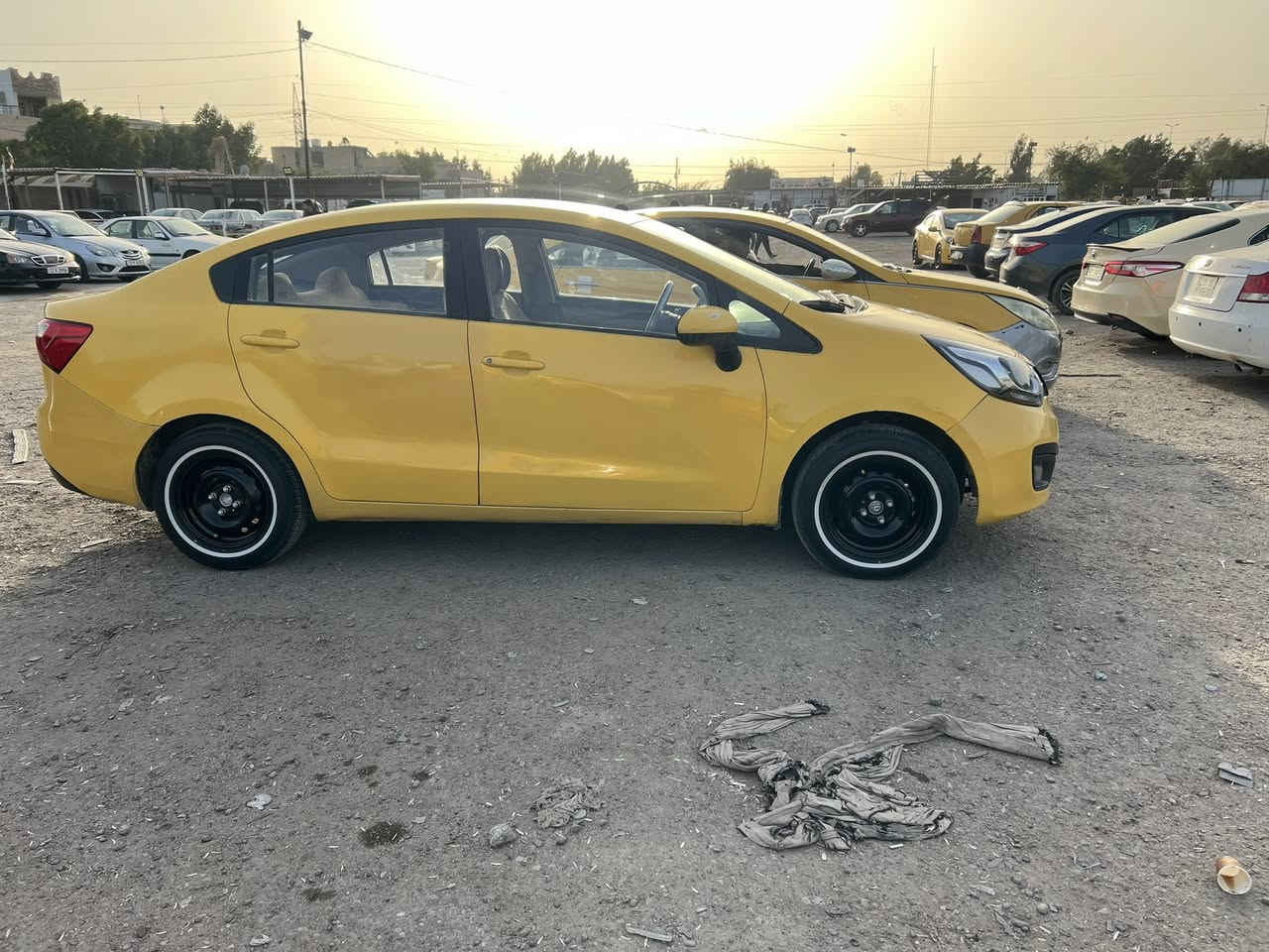 سلام عليكم كيا ريو خليجي موديل ١٥
السيارة كاملة من الالف للياء ربع دينار مذب عليها نص نكرة 

مكينه ١٦٠٠ دوش قطرتين مكاني بغداد البياع عارضها ٨٠ وبيها مجال 

***********
