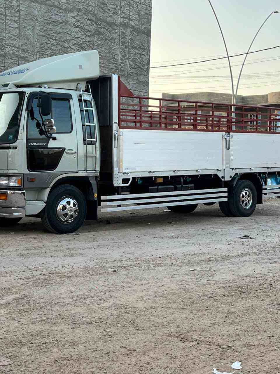 هينوو لبيع موديل ٩٣ رقم بغداد طول بدي سته وربع محرم سبعين عادي تبريد شقال السعر ٢٢٥ بيهه مجال *********** ابو مهند
