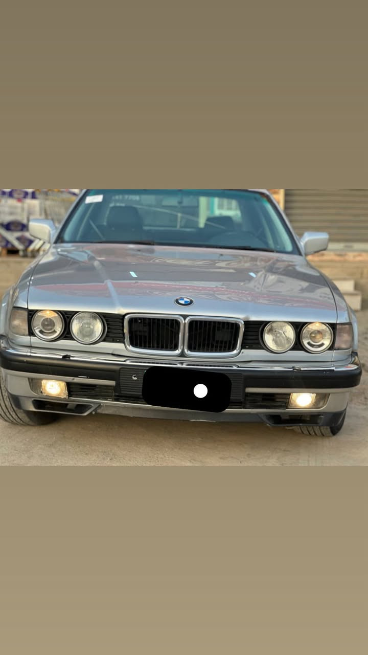 بي ام لبيع  740 اصل 8 سندر السياره جاهزه رقم الماني وا بي اسمي سعر السياره 60 وبيه مجال لي الطيبين متواجد بس على الرقم *********** بي واتساب
