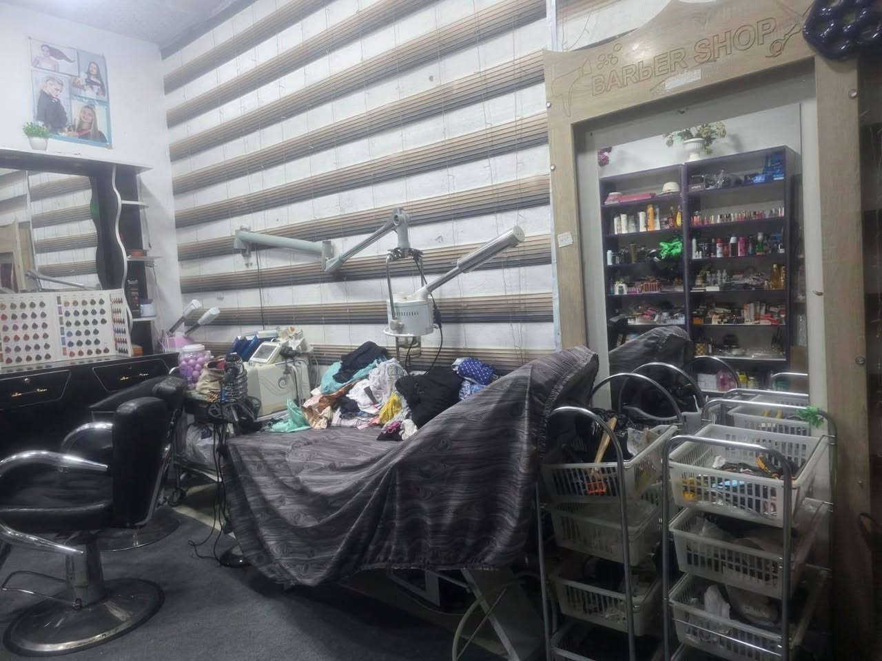سلام عليكم محل البيع اليجار مالته 125المكان نجف حي الكفيل قرب المدرسه الورديه المحل مثث كامل وحلو وما نقصه شي وحلو وبي رزق ومرتب ومنطقه شعبيه صاير ركن على شارعين السعر 3ونص بي مجال بسيط ***********التواصل رقم
