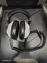 سماعة استوديو • يابانية • شرط الفحص