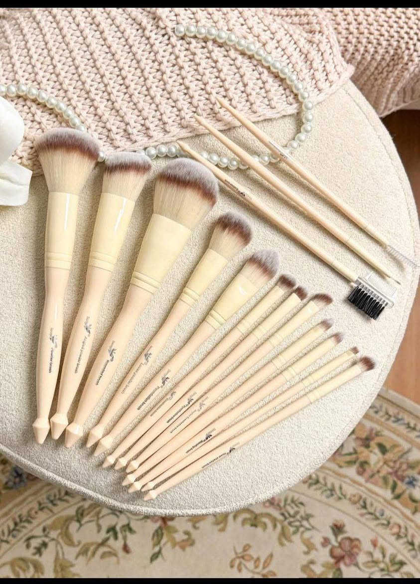 سيت فرش داروكا شعر طبيعي 😍🤍
من احلى وانعم الفرش الي ممكن تجربوها 🫶🤍
السيت متكون من 15 قطعه لكل الميكب 😍✨

سعر السيت كامل بـ 10 الاف دينار عراقي


**إذا كنت صاحب هذا الإعلان وتريد حذفه لأي سبب، رجاءا أرسل رسالة إلى الدعم الفني**