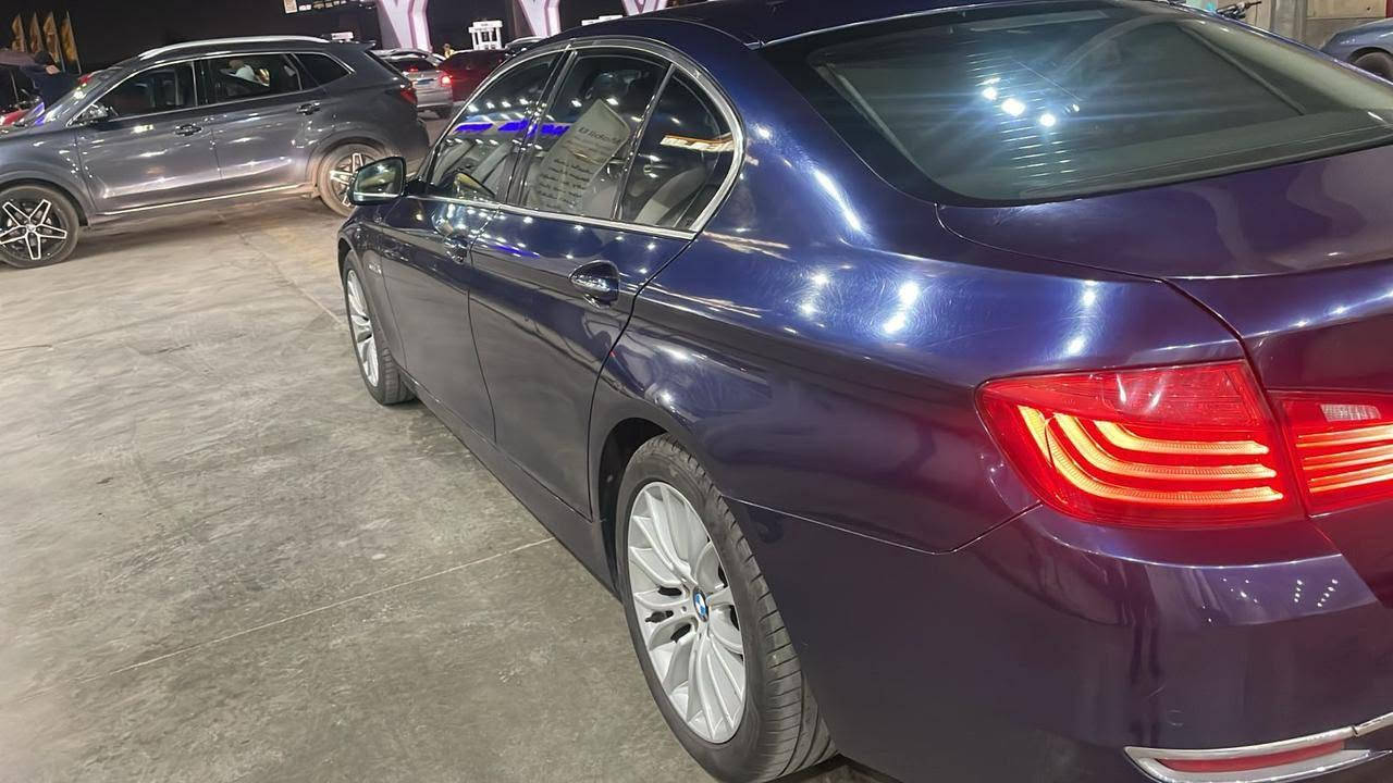 🚗 BMW 520i Luxury 2017 🚗

✅ فئة Luxury
✅ موديل 2017
✅ عداد 140,000 كم
✅ الحالة العامة Very Good
✅ فبريكا بالكامل
✅ ستوك بالكامل
✅ جميع الصيانات منتظمة بمراكز الصيانة
✅ كاوتش جديد

⚙️ المواصفات:
✔️ محرك 2000 CC
✔️ 4 سلندر

📝 ملاحظات:
• يوجد بعض الخدوش البسيطة بالأكصدامات.

📍 المرور: القاهرة الجديدة
📄 الرخصة سارية حتى 31/10/2026

📍 المعاينة: التجمع

سيارة محافظة على حالتها الأصلية بالكامل، فبريكا، ستوك بالكامل، وصياناتها منتظمة، وجاهزة للمعاينة والفحص.

📞 للاستفسار أو حجز معاينة: تواصل واتساب 01140657633


**إذا كنت صاحب هذا الإعلان وتريد حذفه لأي سبب، رجاءا أرسل رسالة إلى الدعم الفني**
