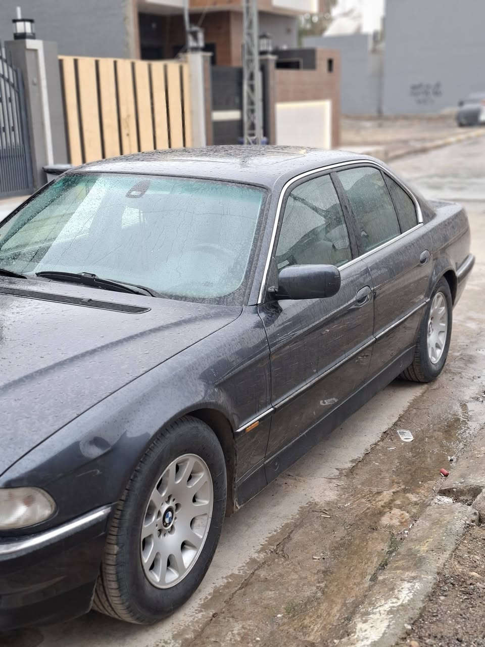 خفاش ١٩٩٦ رصاصي ٧٣٠ اصل رقم نينوى باسمي سنوية لغاية ٢٠٢٩
صبغ .  نص بوند وجنطة اثر تقحيل والباقي بدون صبغ بس بيها ملاحظات .
فتحة . ستيرن كهرب . جامات فلتر شمس . جنطة شفط . مراية وسطية مضللة . بردة خلفية . شاشة  اندرويد مع تحكمات ستيرن . تبريد تدفئة شغالة . ويل مال ٢٠٠١ مع طخم تايرات صار شهر مشدود . بطارية ١٠٠ امبير جيد جدا . 
لايت زنون بلادي . بيها طخة بجاملغ امامي مال سايق بعده ممصلح . طخم دسك جديد . كشنات مخمل تحكمات ميكانيك .
السعر 85$
او مراوس ب بيكب نافارا ٢٠٠٩ او ٢٠١٠ 
مكاني الموصل . بغداد 
رقم تلفون ***********
