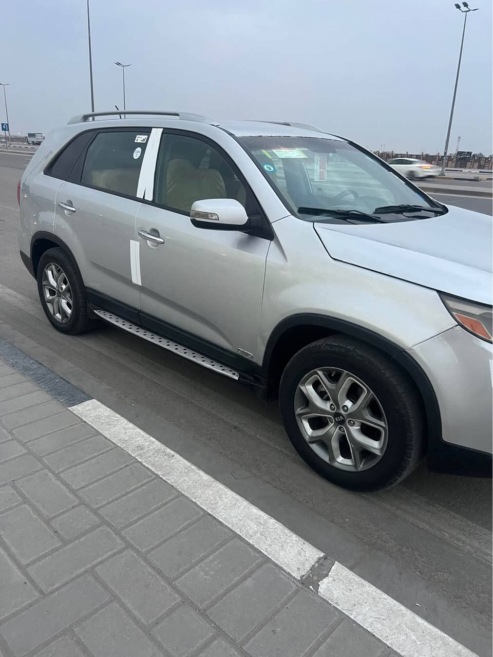 كيا سورنتو 2014  وارد امريكي ضربته جاملغ وبنيد ضربه مو قويه  وبيه مكانات صبغ مكينه وكير كفاله اربعه سلندر  حداده كله جديده كهربائيات كله شغاله  7 راكب  تحكم استيرن وشاشه وكامرا  سياره نضيفه سعر123بيع مستعجل  عنوان المعقل رقم *********** البصرة, العراق
