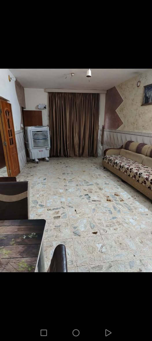 السلام عليكم بيت للبيع حي الحسينيه البيت ركن مساحته 210 يحتوي البيت طابق الاول غرفه  نوم صاله واستقبال المطبخ الطابق الثاني ثلاث غرف نوم وصاله سعر البيت 190 وبي مجال الاستفسار على هاي الارقام
***********
***********  مكتب الجبوري  للعقارات
