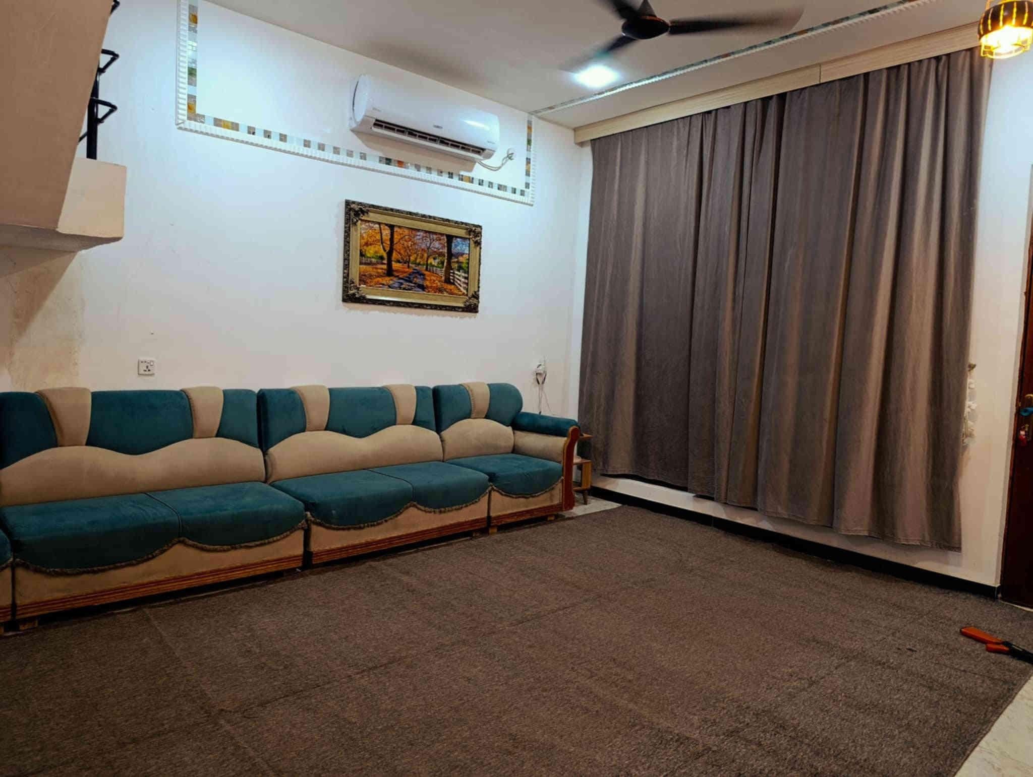 الخاچية منطقة الجرحى
سنة البناء ٢٠٢٥
الطابق الارضي 
غرفة نوم / استقبال حمامات عدد ٢ +منزع /صاله ٤في ٥ /مطبخ  +منور
كراج ٣وربع ×٦ مسقف 
حديقة ٦×٦
الطابق الاول 
٣غرف نوم /حمام /صاله ٤×٤ /بلكونه عدد ٢
السطح شتايكر
مساحة البناء 140
السعر المطلوب 155
للمراسلة او الاتصال على الرقم ***********
