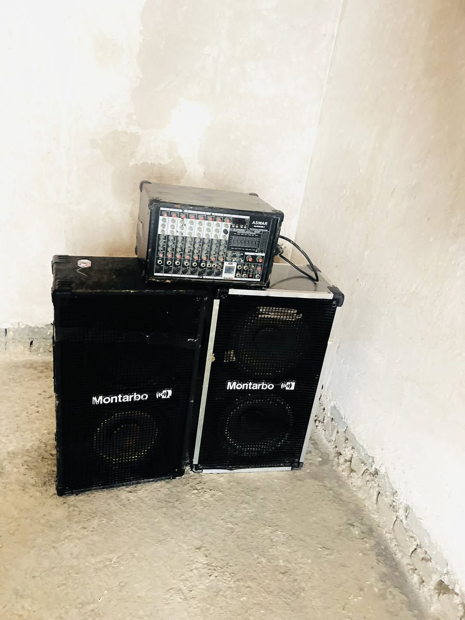 للبيع سماعات ثنائي وجهاز
المكان كوت حي الجهاد 
الاتصال على الرقم ***********
