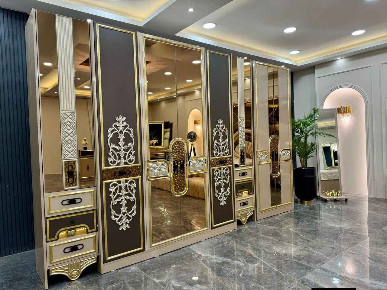 🌟 فخامة المودرن تلتقي بمتانة التراث 🌟
تعلن جمعية التراث للأثاث عن توفر التحفة الفنية الجديدة:
✨ موديل (حوري) المودرن ✨
تصميم يجمع بين الأناقة العصرية والقوة التي تدوم لسنوات! 🪵💎

لماذا تختار موديل حوري؟ 🤔
✅ القياس: كنتور ضخم بطول 360 سم (مساحة تخزين مثالية).
✅ الجودة: ظهر بلوك متين جداً لضمان عدم التقوس.
✅ التركيب: نظام برغي وجوي حديد (شد هندسي لسهولة الفك والتركيب).
✅ الراحة: سرير يحتوي على مخزن جك (هيدروليك) لاستغلال المساحة بذكاء 🛏️📦.
✅ اللمسة النهائية: صبغ حراري درجة أولى لمظهر براق ومقاومة عالية 🎨🔥.
✅ العدد: متكاملة بـ 11 قطعة.

📍 العنوان: الرمادي - التأميم - شارع النخيل - مقابل محطة النخيل.

📞 للحجز والاستفسار: ***********
🚛 يوجد لدينا خدمة توصيل وشد لجميع المحافظات!
#أثاث #مودرن #غرف_نوم #الرمادي #الأنبار #جمعية_التراث #ديكور #تجهيزات_عرايس
