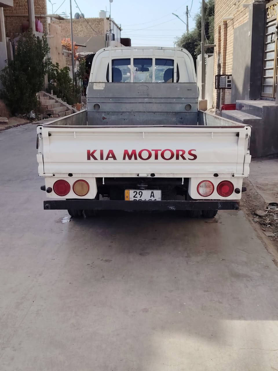 سلام عليكم ورحمة الله وبركاته كيه حمل للبيع موديل 2012 رقم واسط نكليزي  سنويه ل 30     تحويل مباشر تخم تاير جديد السياره جديده معنه الكلام  دوشمه جديده مكفوله لا ضربه ولا صبغ ما اجاوب خاص اتصل وتدلل السعر 95 مكاني واسط نعمانيه *********** مصفره ضريبه وغرمات 👍
