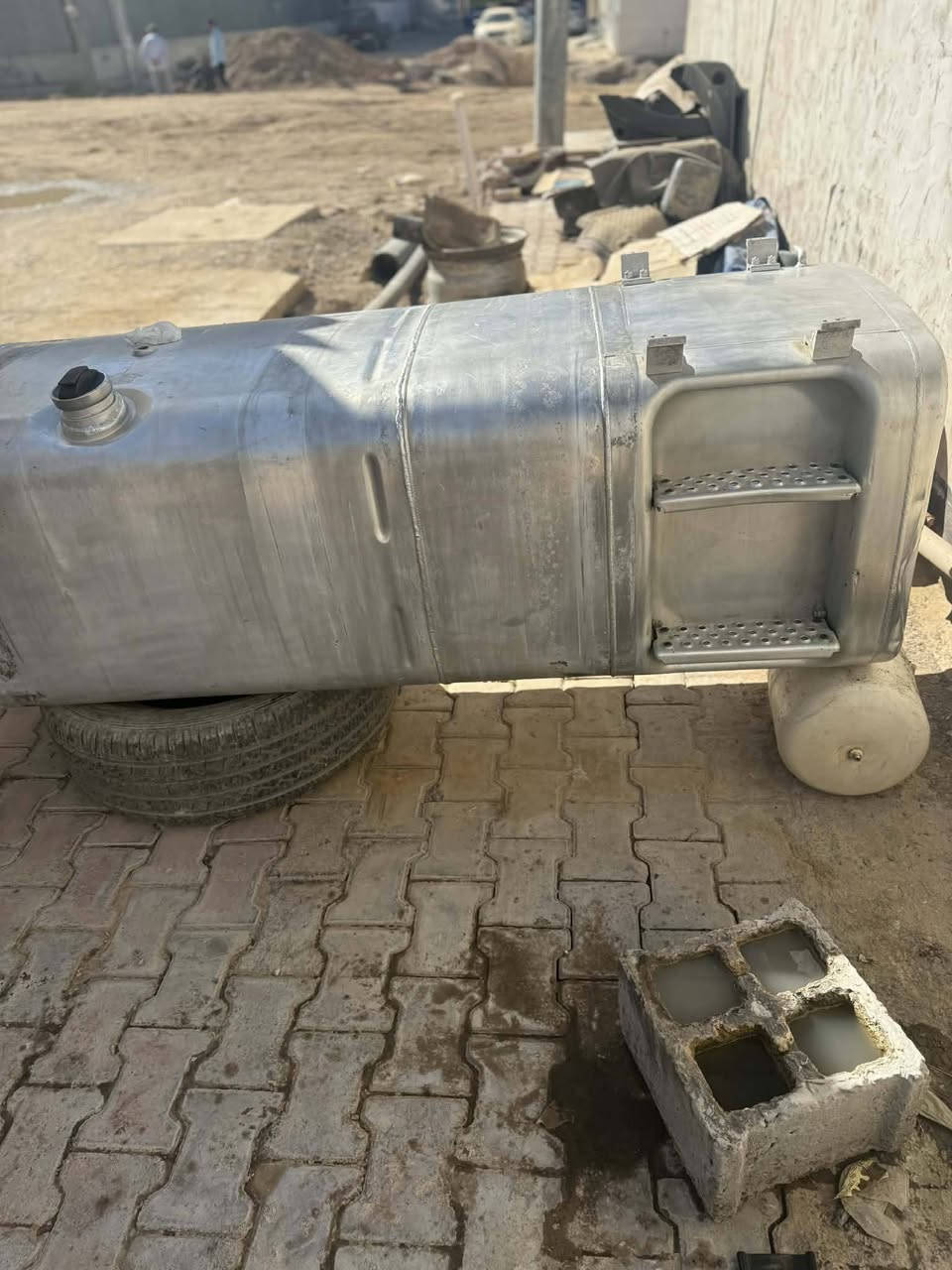 سلام عليكم تانكي كاز مال مان تيكه حجم 780كامل هو قواعده مكان كلار ***********
